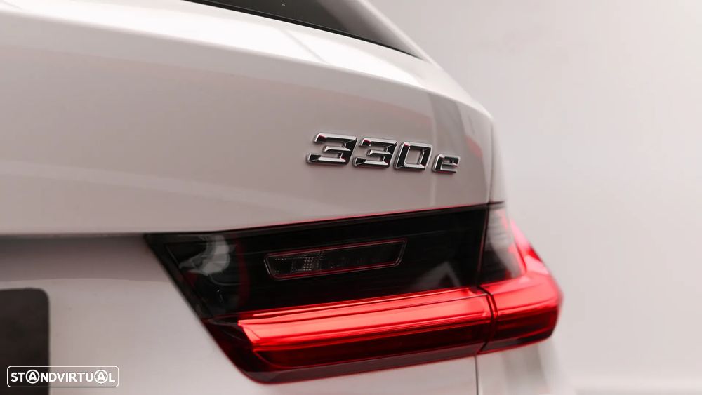 BMW 330 e Aut. M Sport - 32