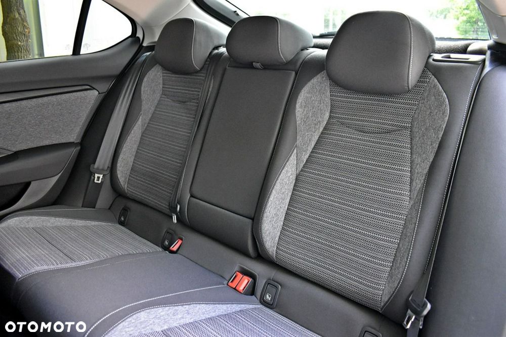 Skoda Superb 2.0 TDI SCR 4x4 Selection DSG - 13