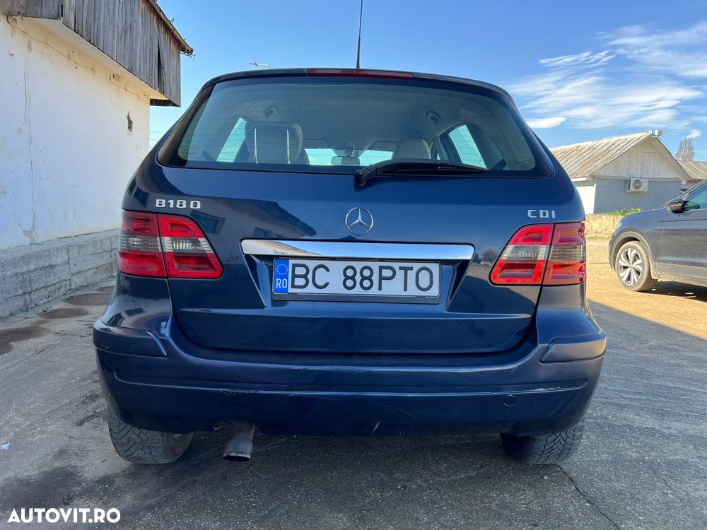 Mercedes-Benz B 180 - 8