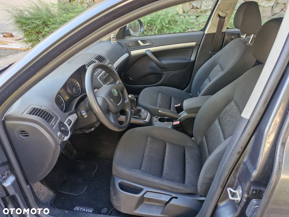 Skoda Octavia 1.6 Ambiente - 8