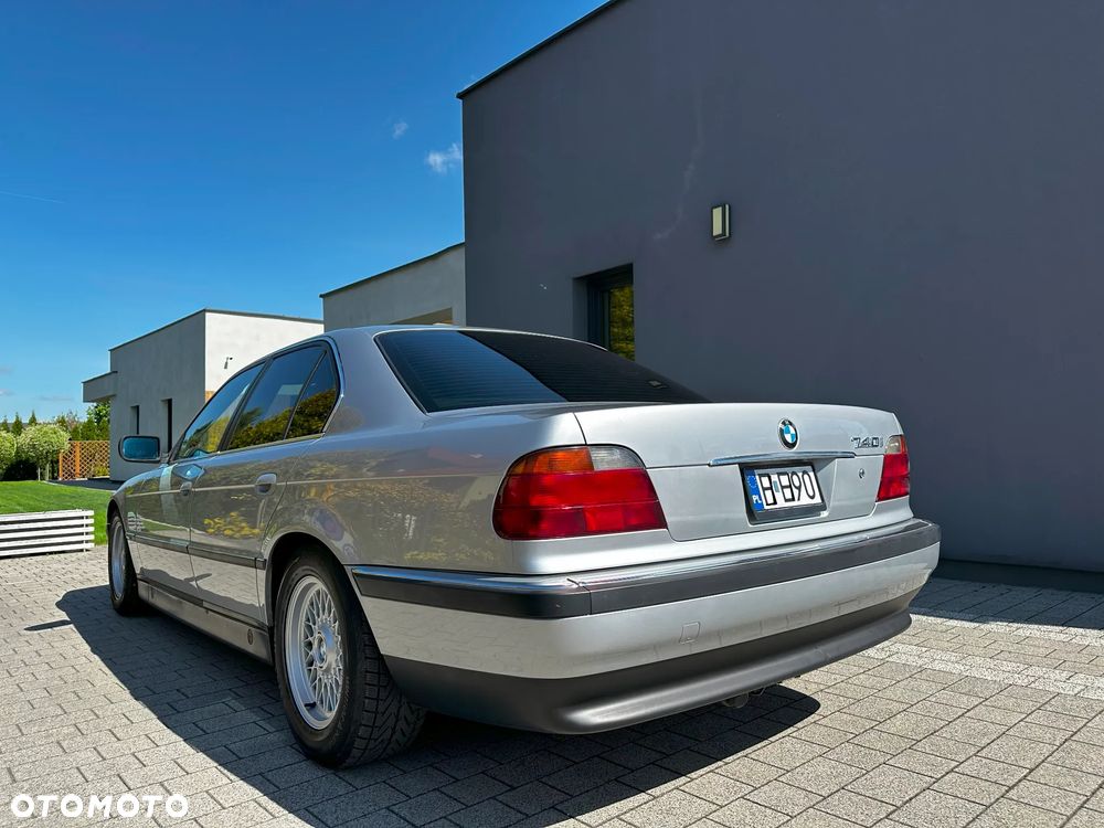 BMW Seria 7 740i V8 - 5