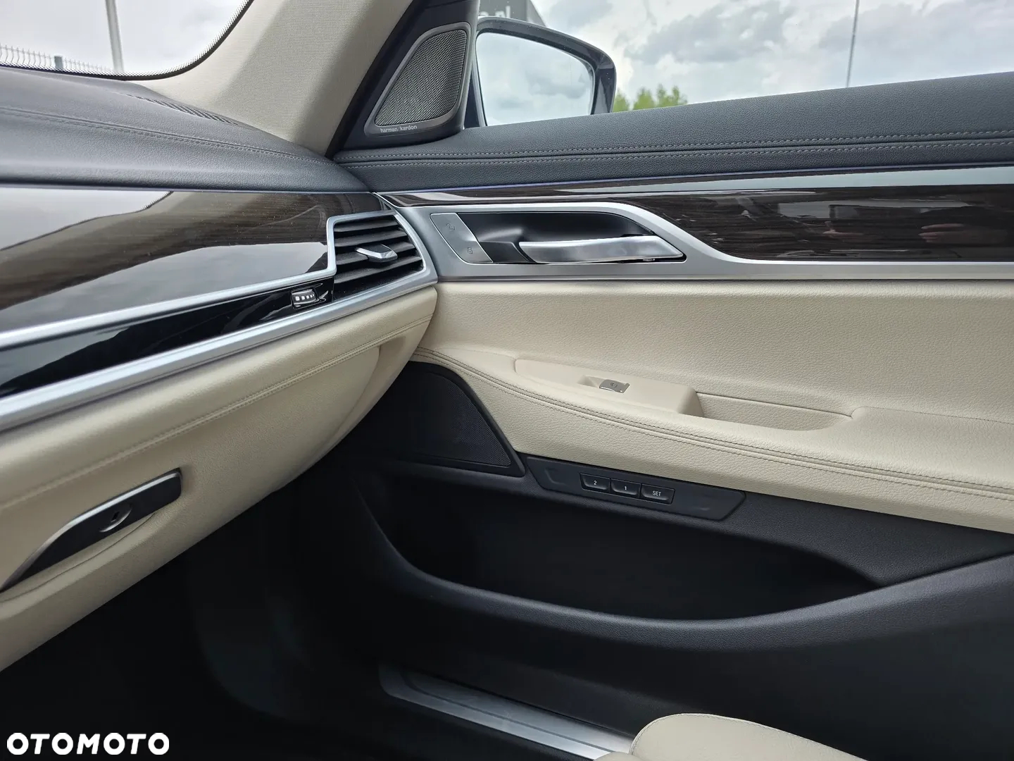 BMW Seria 7 750i xDrive sport - 38