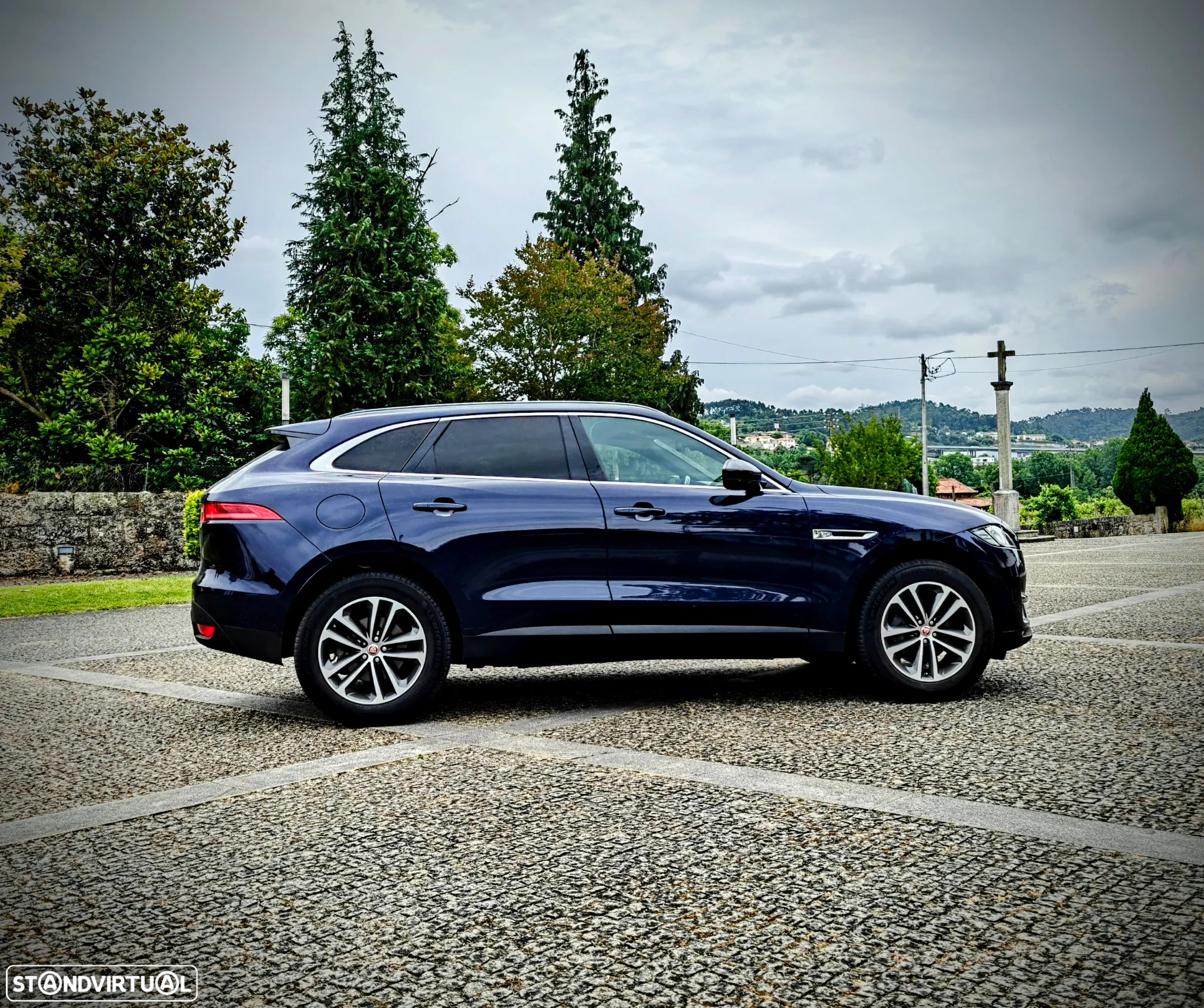 Jaguar F-Pace 2.0 D200 AWD R-Dynamic S - 36