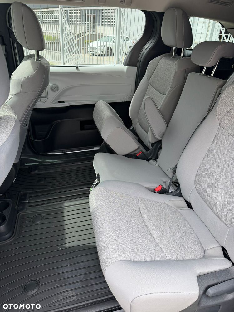 Toyota Sienna - 14