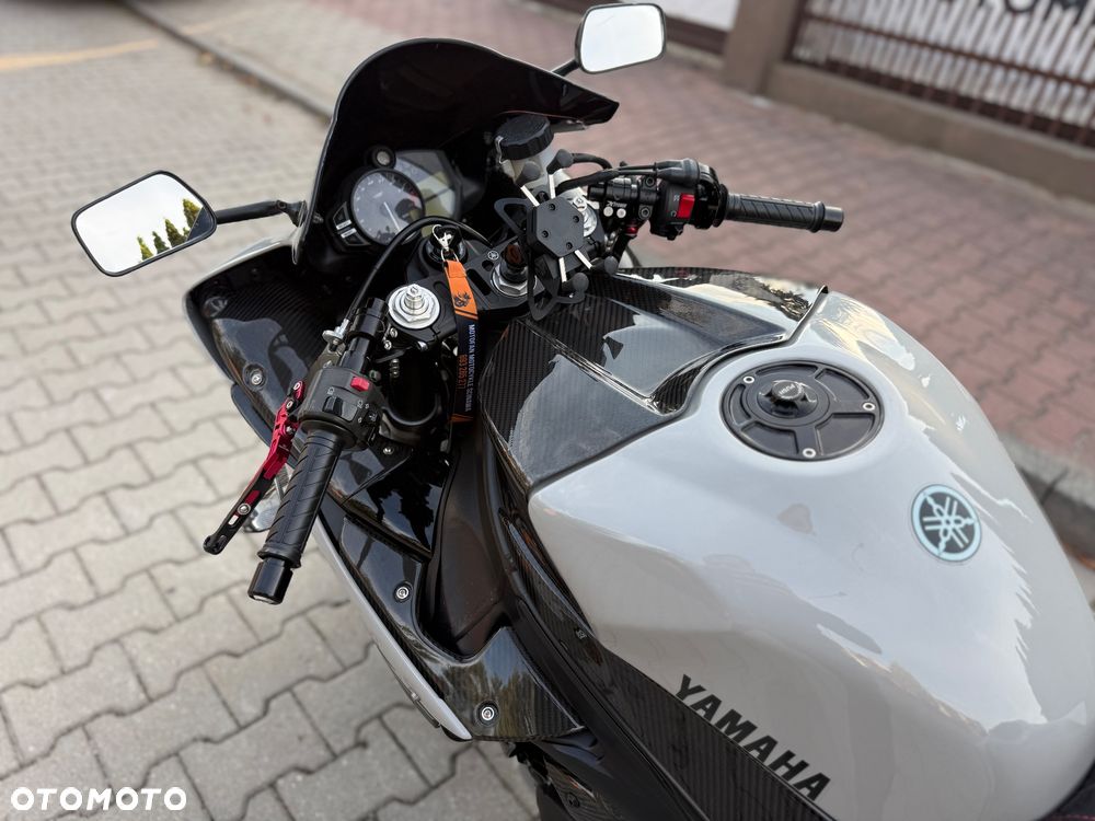 Yamaha R1 - 29