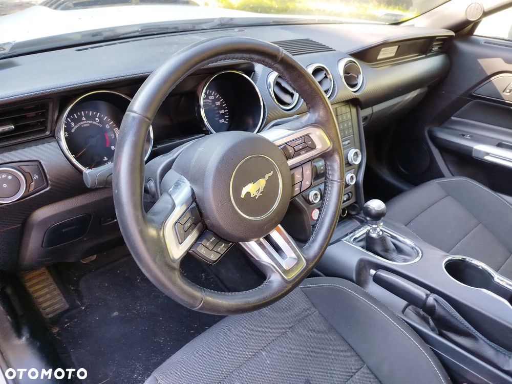 Ford Mustang - 6
