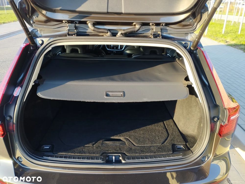Volvo V60 B3 B Momentum - 29