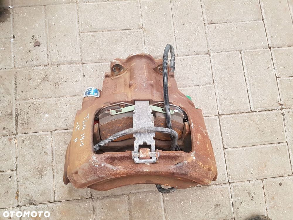ZACISK HAMULCOWY LEWY PRZÓD MAN TGM KOŁA 19,5 81508046705 - 4