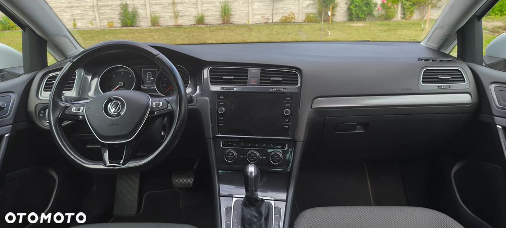 Volkswagen Golf - 22