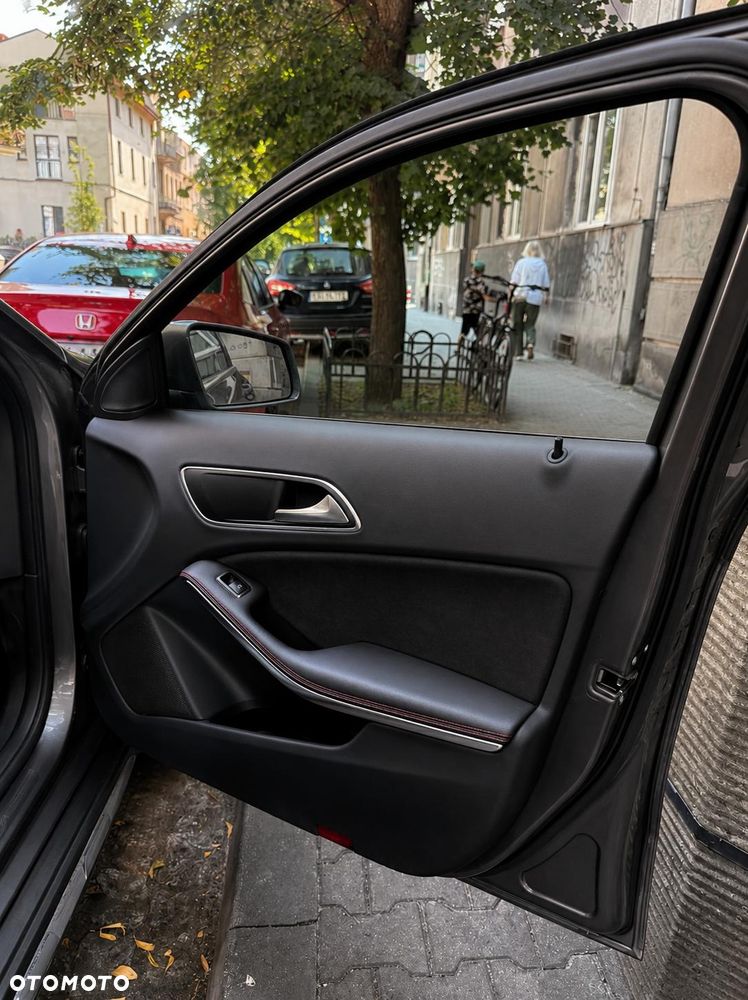 Mercedes-Benz GLA 220 4-Matic AMG Line - 8