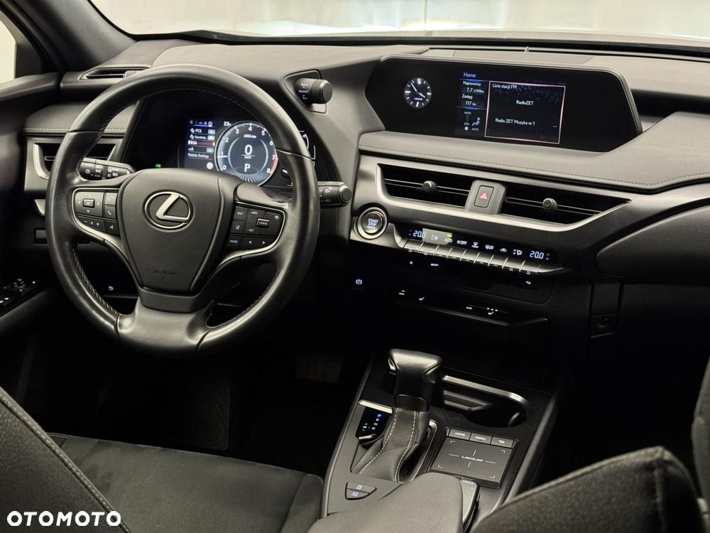 Lexus UX - 25
