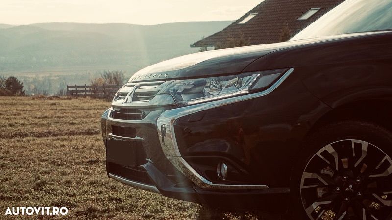 Mitsubishi Outlander 2.0 4WD Plug-In Hybrid Top - 8