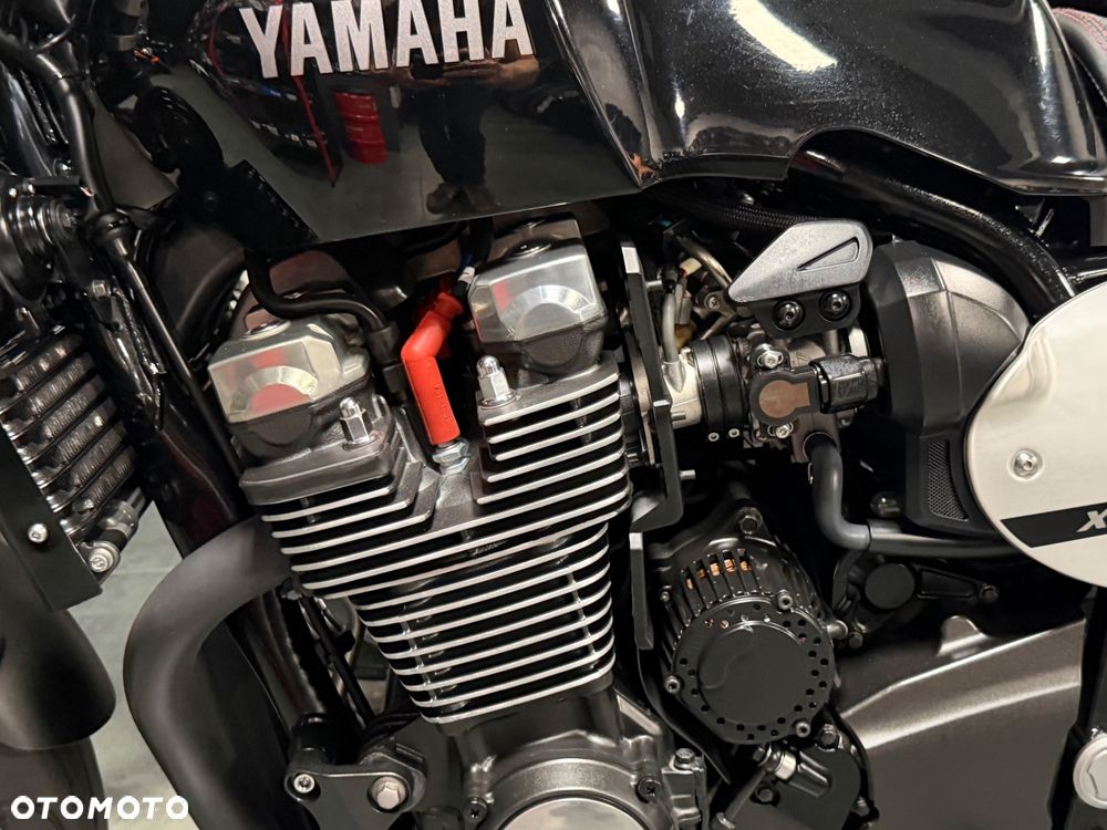 Yamaha XJR - 33