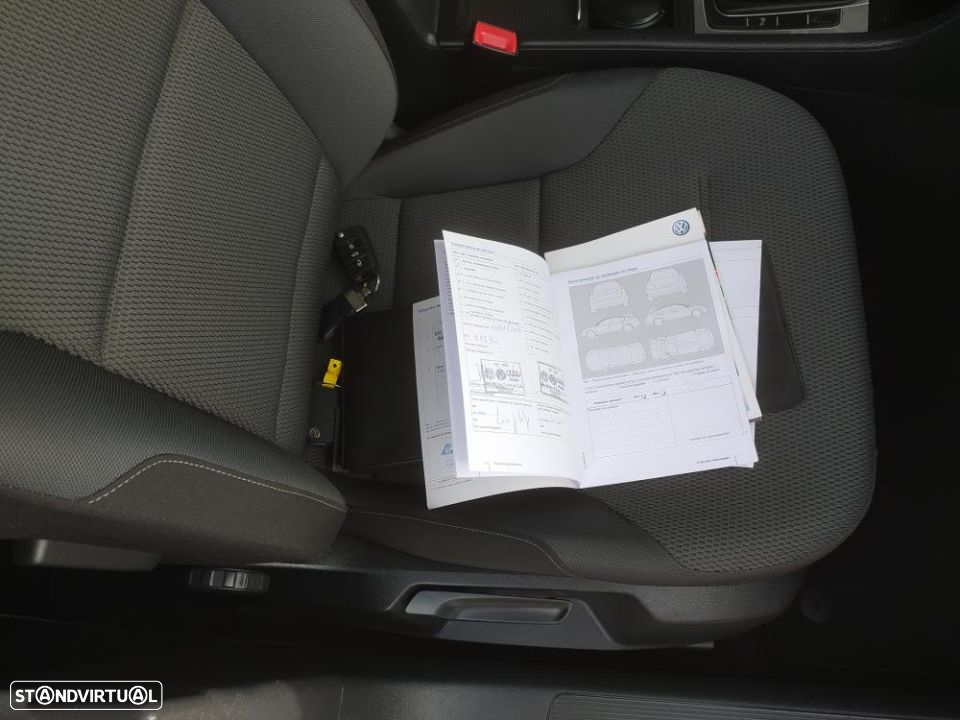 VW Golf Variant 1.6 TDi Confortline - 23
