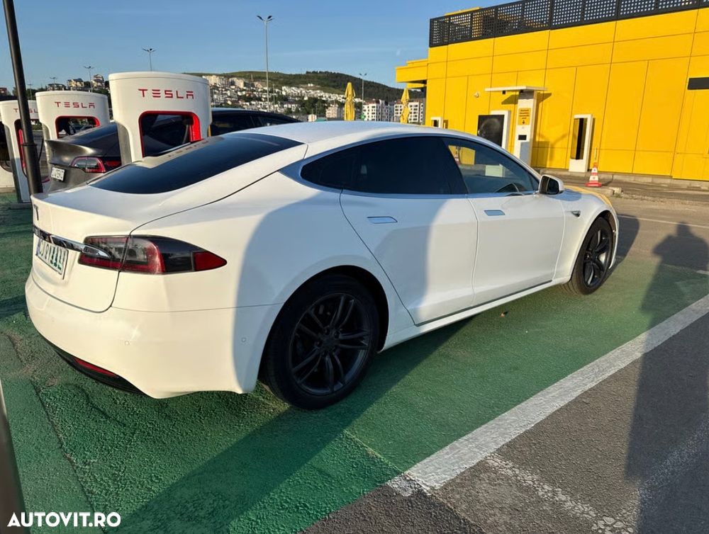 Tesla Model S - 5