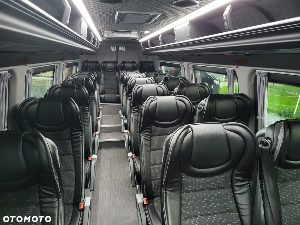 Mercedes-Benz Sprinter - 13