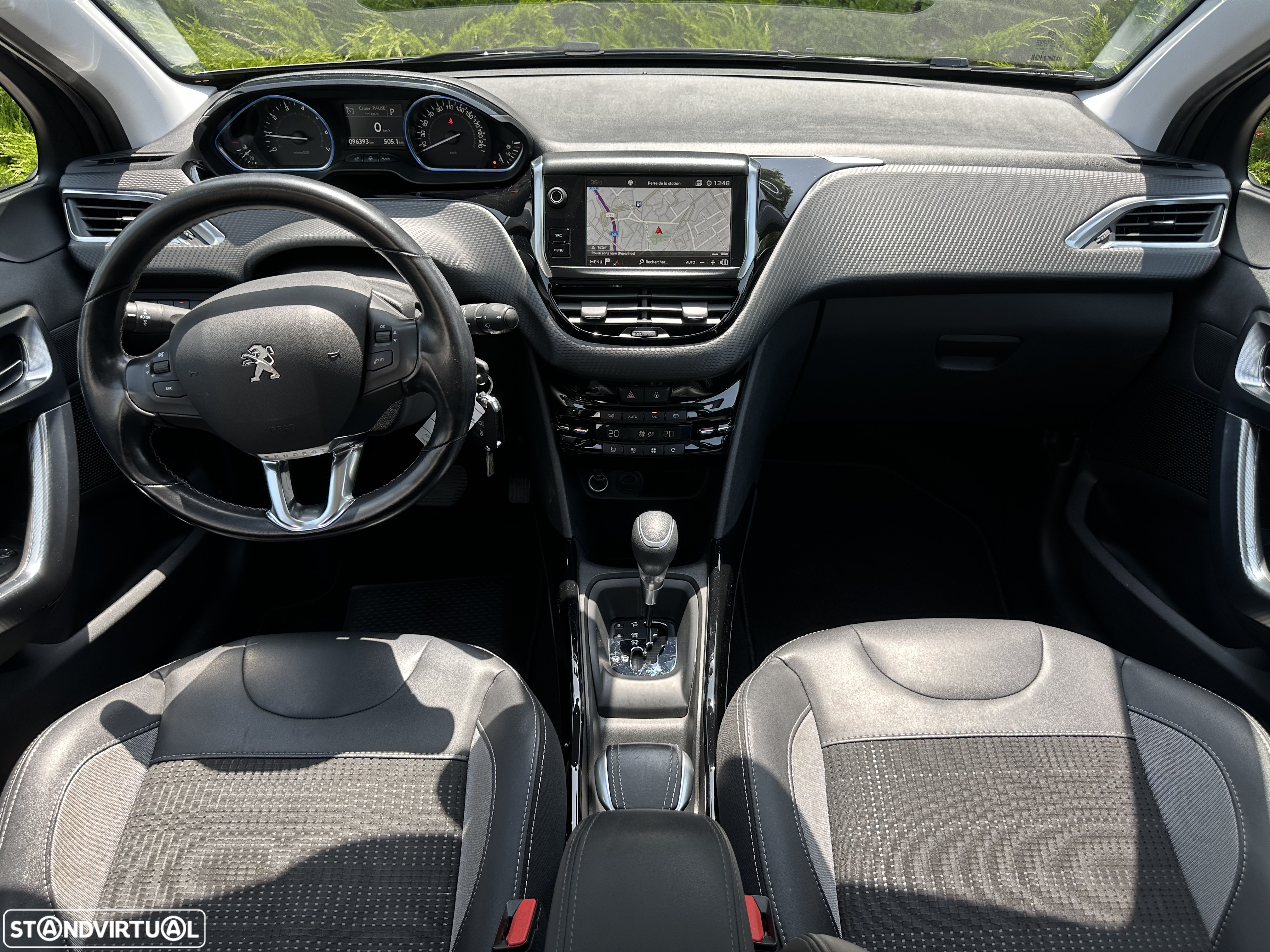 Peugeot 2008 1.2 PureTech Allure EAT6 - 22