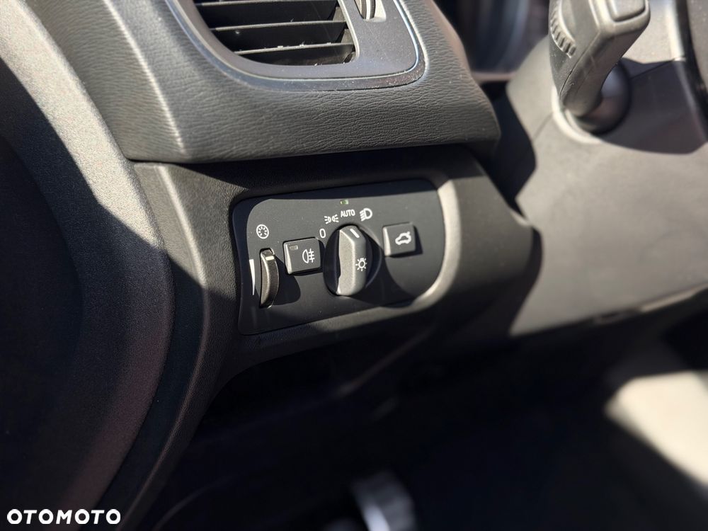 Volvo V40 D3 Geartronic RDesign - 20