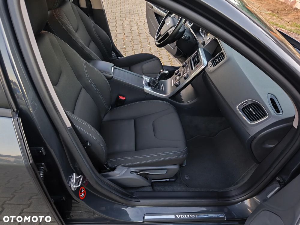 Volvo V60 D2 Kinetic - 13