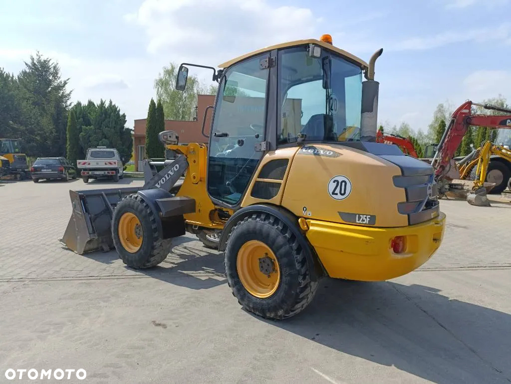 Volvo L25F - 3