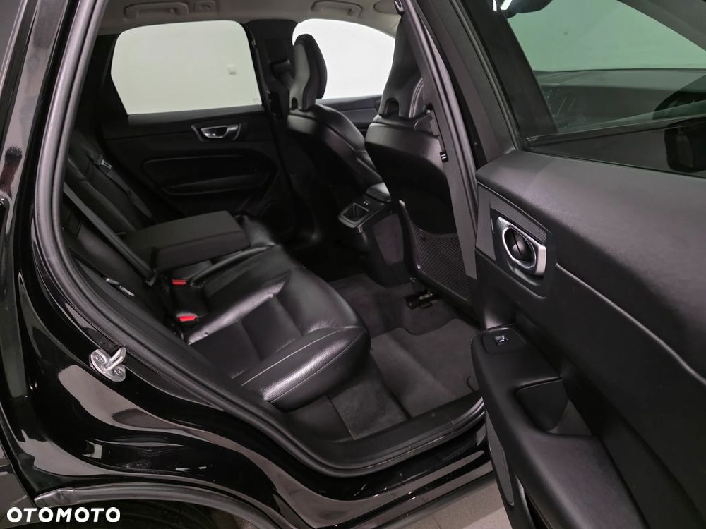 Volvo XC 60 B4 D Geartronic RDesign - 32