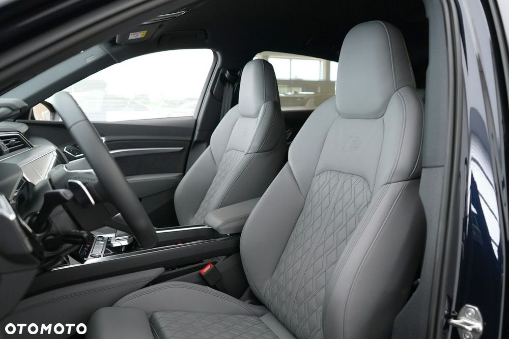 Audi Q8 Sportback e-tron - 13