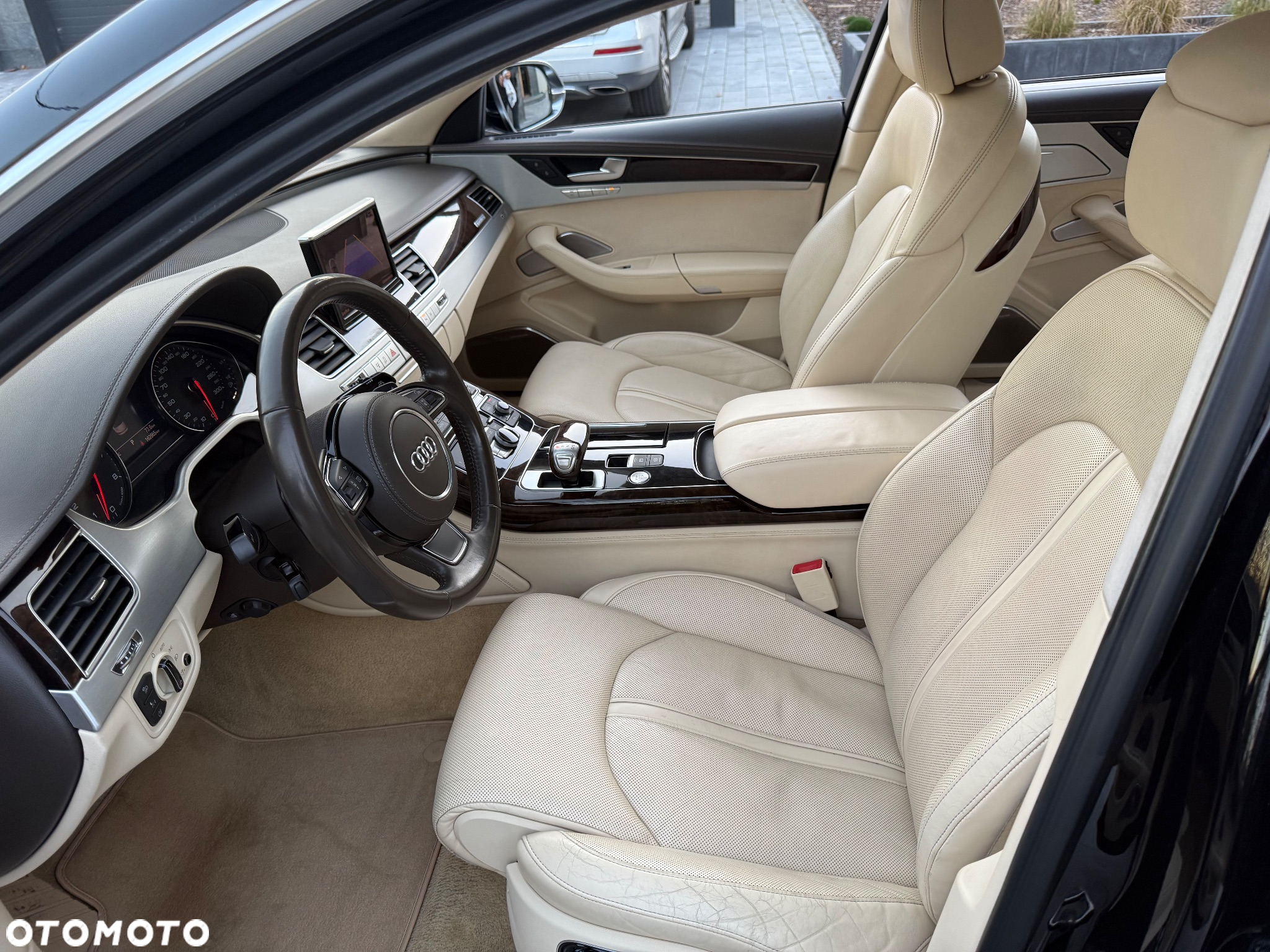 Audi A8 6.3 W12 FSI L Quattro - 12