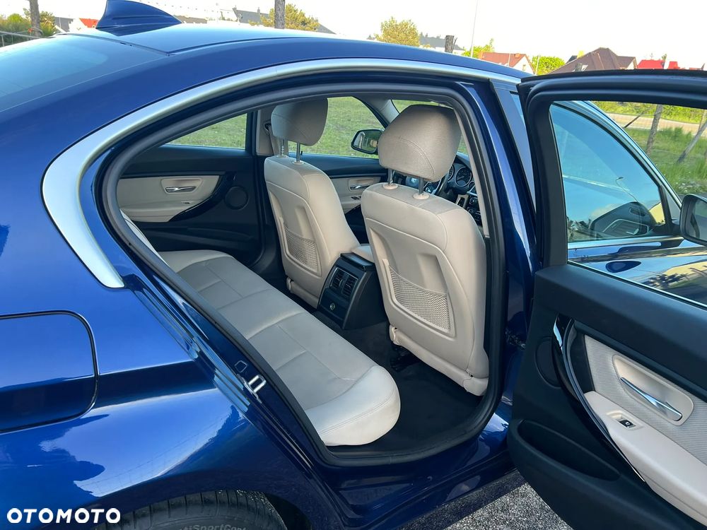 BMW Seria 3 320i Advantage - 21