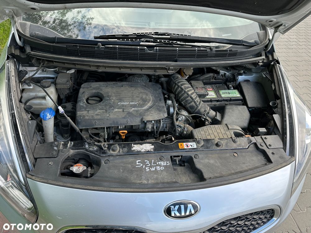 Kia Carens - 10
