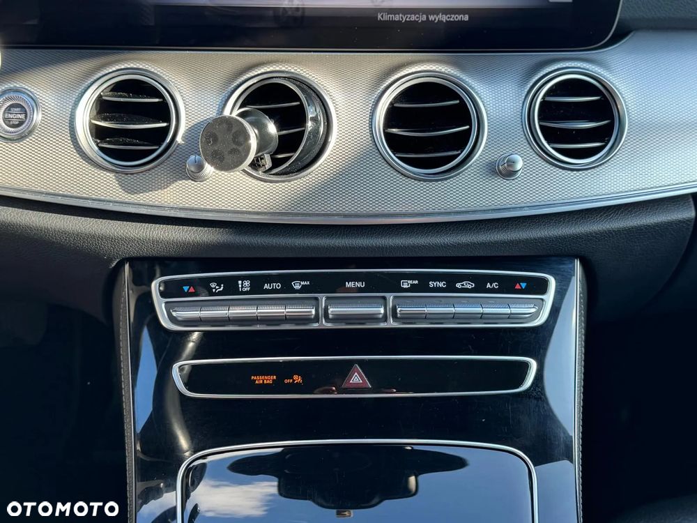 Mercedes-Benz Klasa E 200 d T 9G-TRONIC - 34