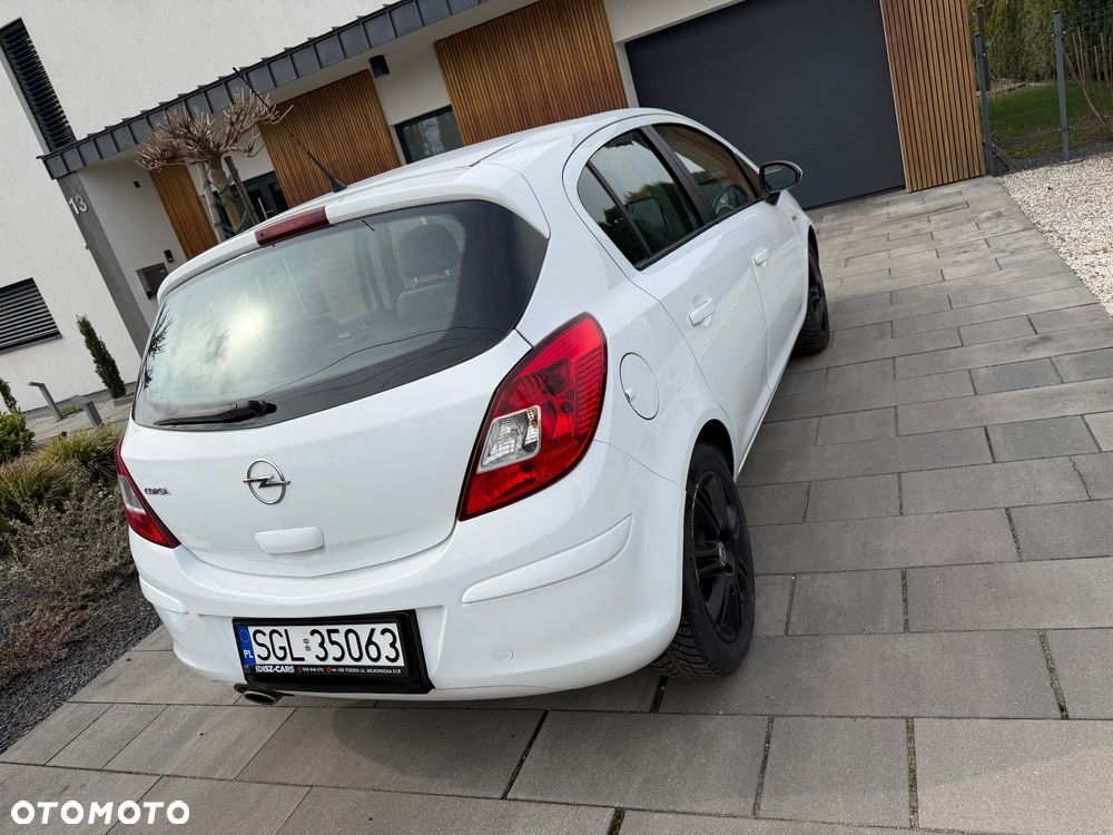 Opel Corsa 1.4 16V Cosmo - 2