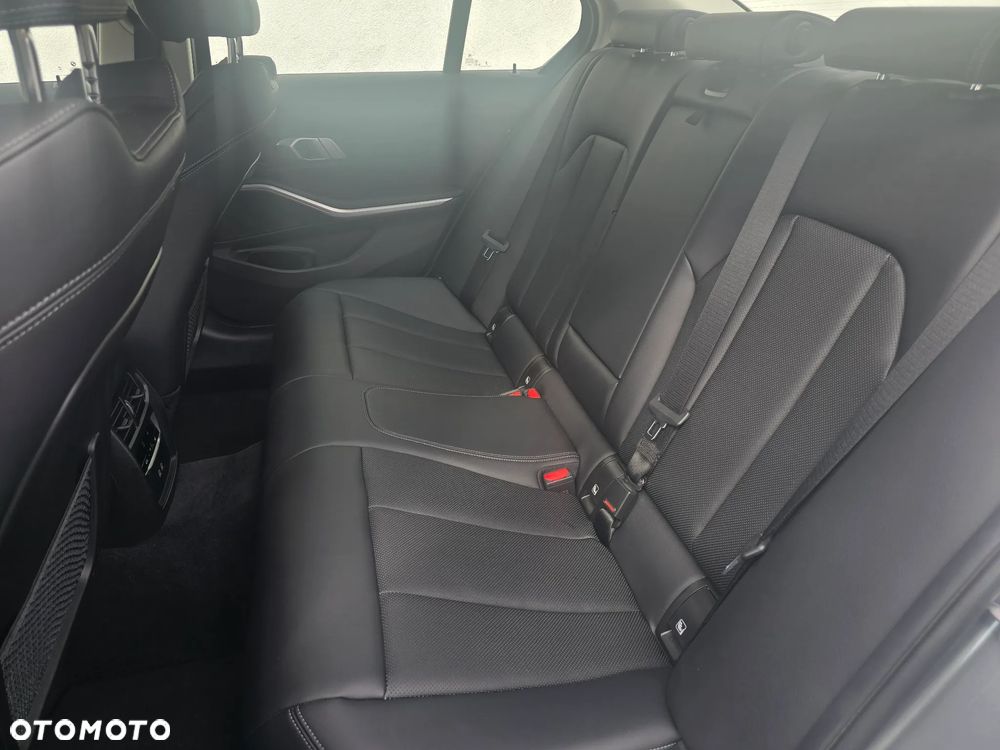 BMW Seria 3 318i - 23