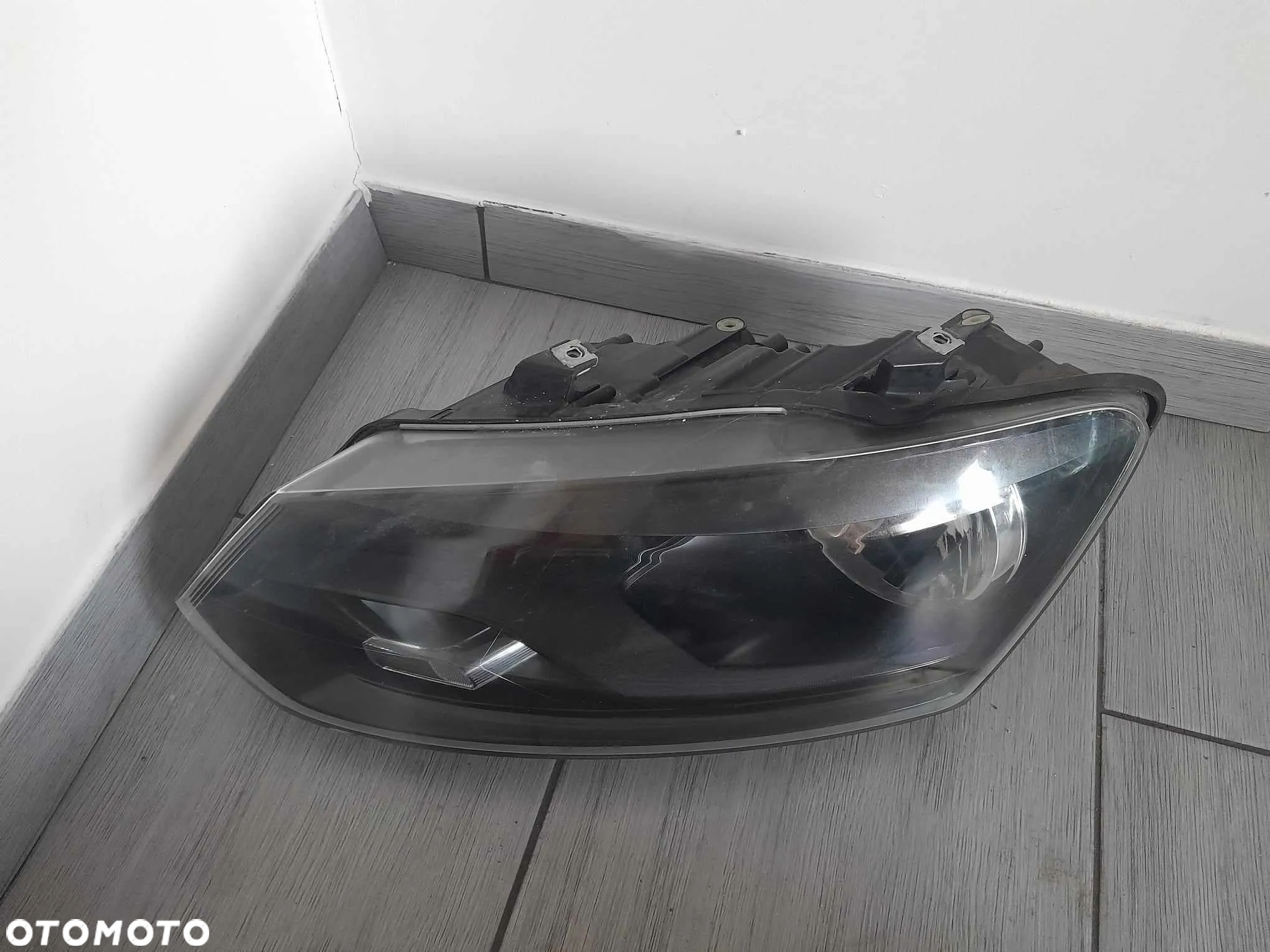 LAMPA PRZEDNIA LEWA PRZÓD VW POLO 6R 09-14 ORYGINALNA CAŁA - 2