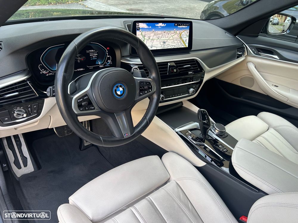BMW 530 e Pack Desportivo M - 12