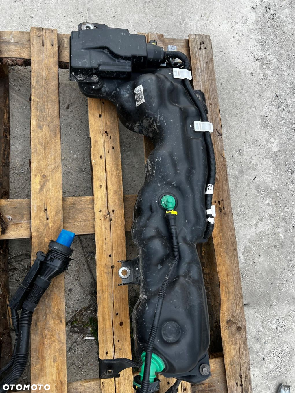 ZBIORNIK BAK WLEW POMPA ADBLUE TOYOTA HILUX VIII 2020 2.4D - 4