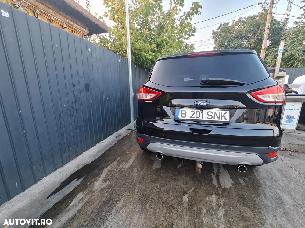 Ford Kuga 2.0 TDCi Powershift 4WD Titanium - 3