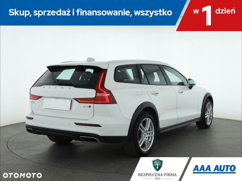 Volvo V60 Cross Country - 6