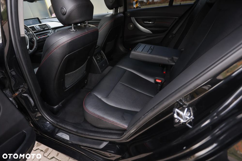 BMW Seria 3 320d Blue Performance Sport Line - 16