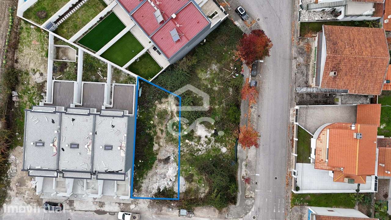 Lote para construção de uma moradia unifamiliar em banda com dois piso - Grande imagem: 2/8