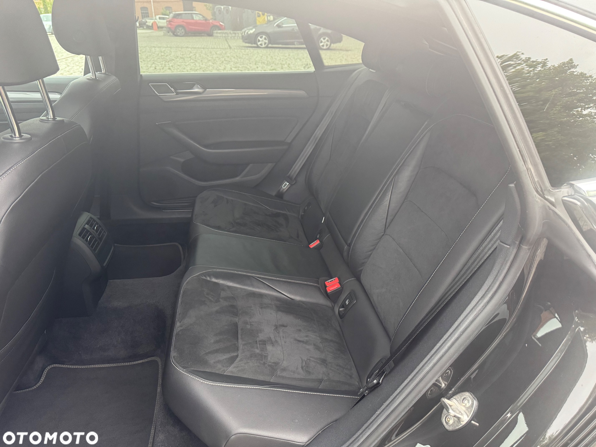 Volkswagen Arteon 2.0 TDI SCR R-Line DSG - 24
