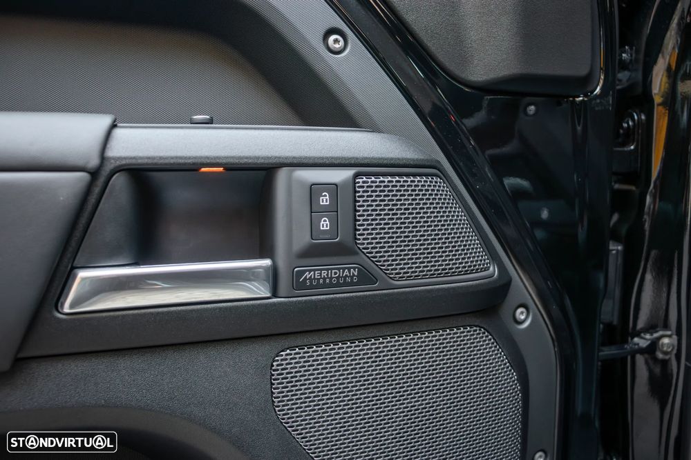 Land Rover Defender - 6