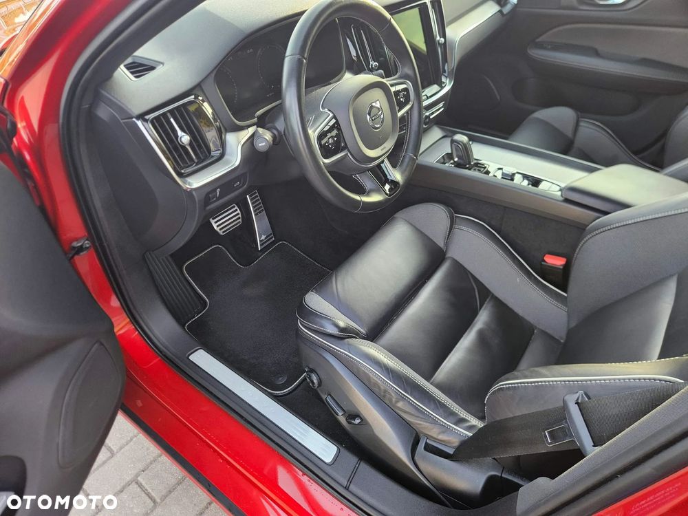 Volvo V60 B3 B R-Design - 14