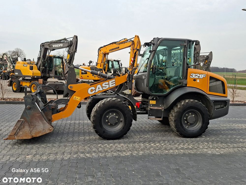 Case 321F Łyżka+Widły - 1