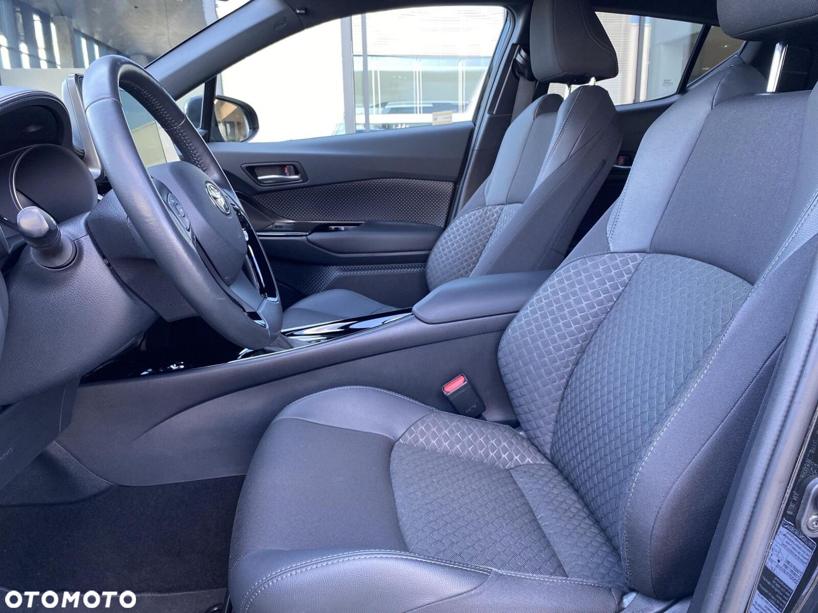 Toyota C-HR - 10