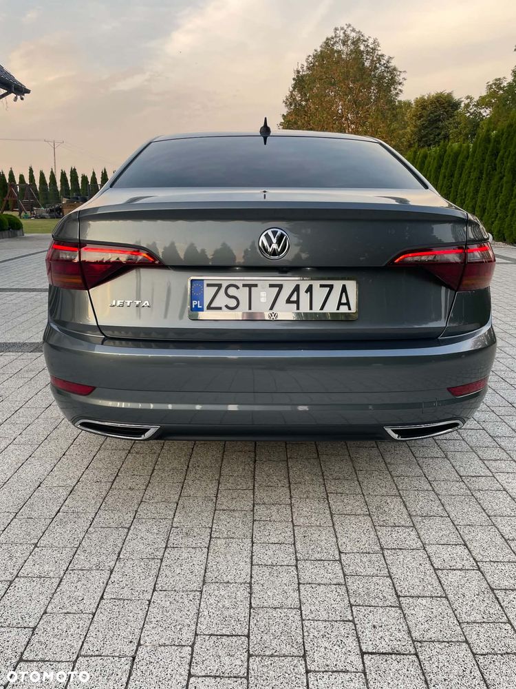Volkswagen Jetta - 2