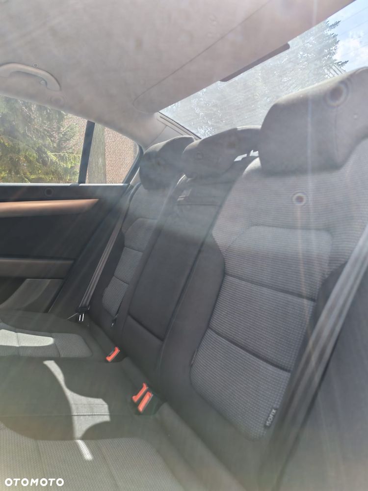 Volkswagen Passat 2.0 TDI Comfortline R-Style DSG - 23