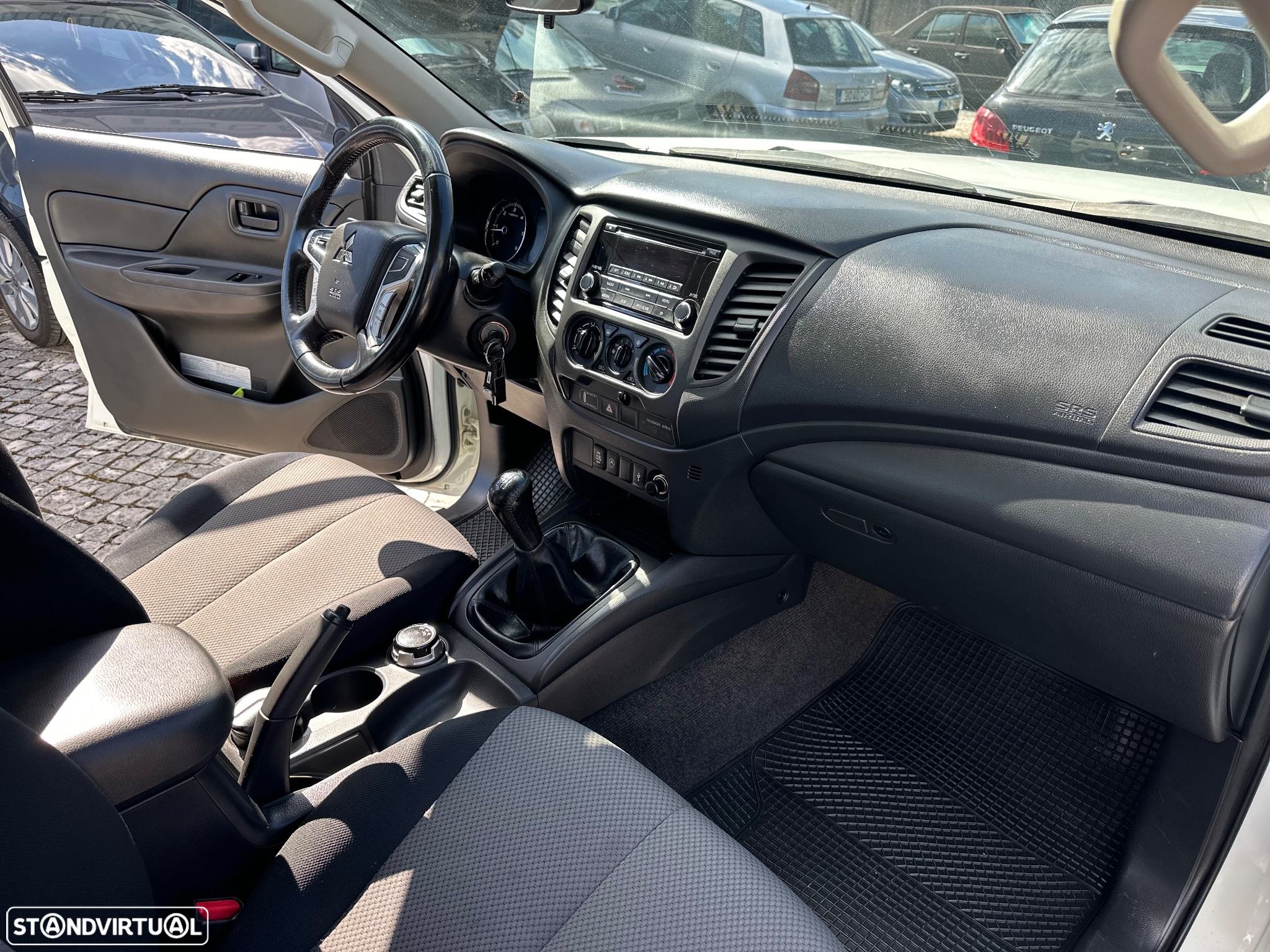 Mitsubishi L200 2.3 DI-D CD Invite Strakar Look 4WD - 15
