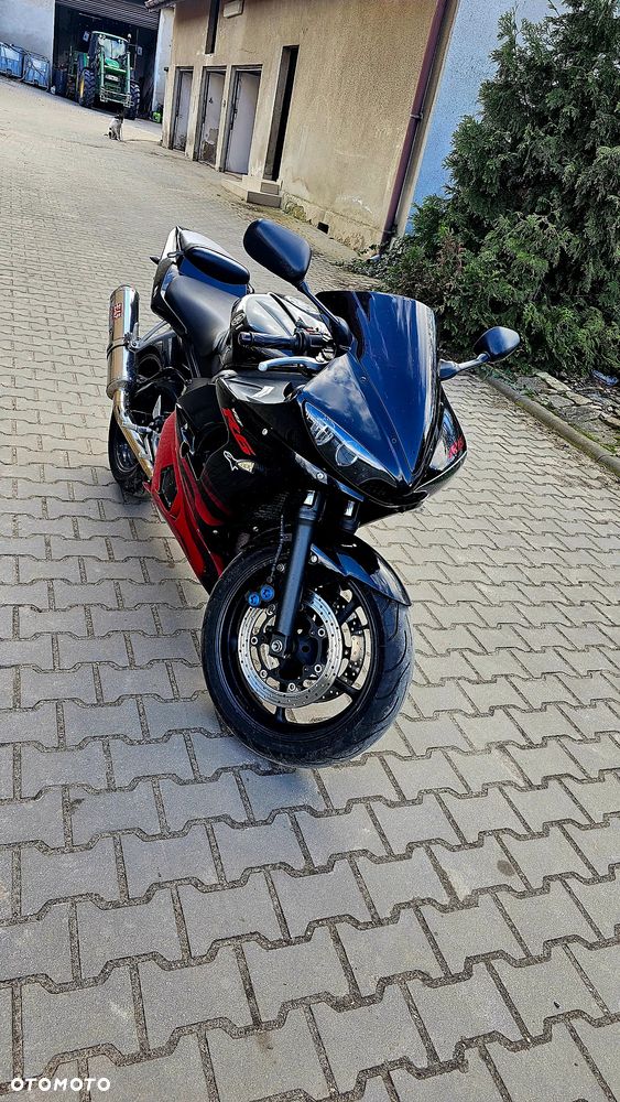 Yamaha R6 - 12