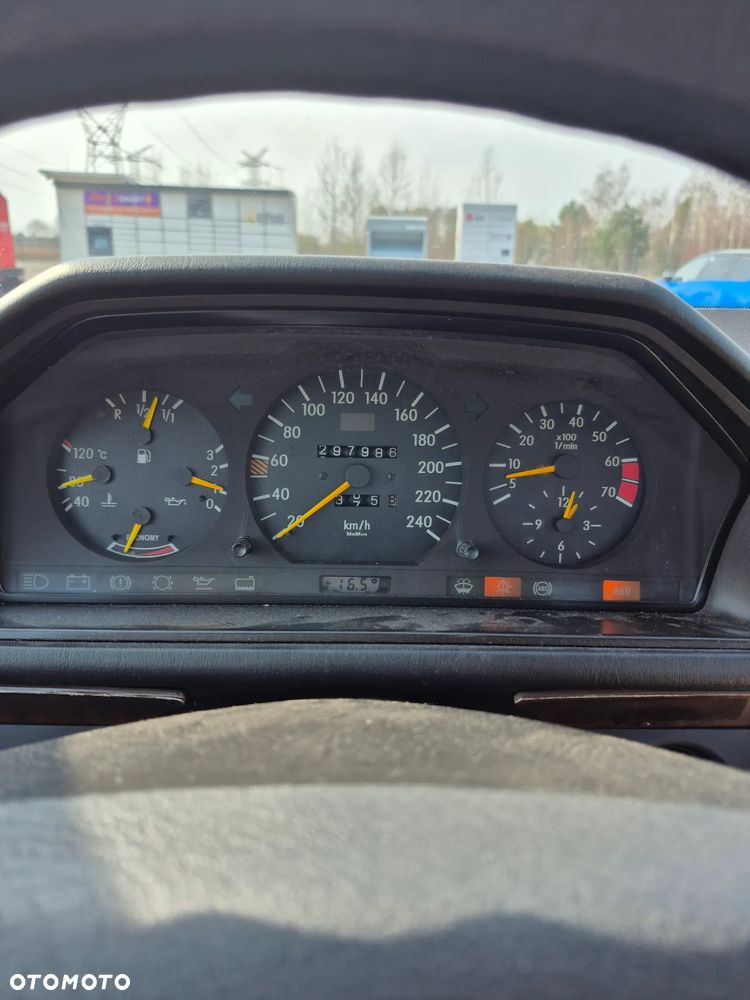 Mercedes-Benz W124 (1984-1993) - 32