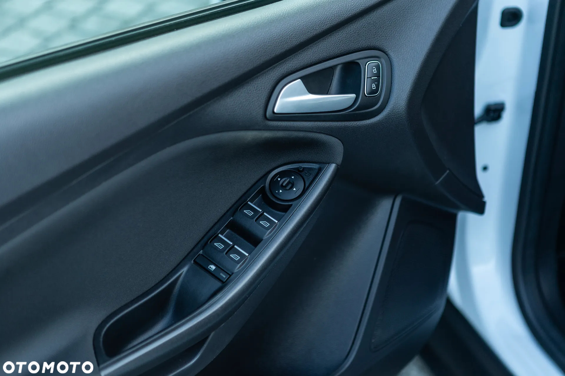 Ford Focus - 36